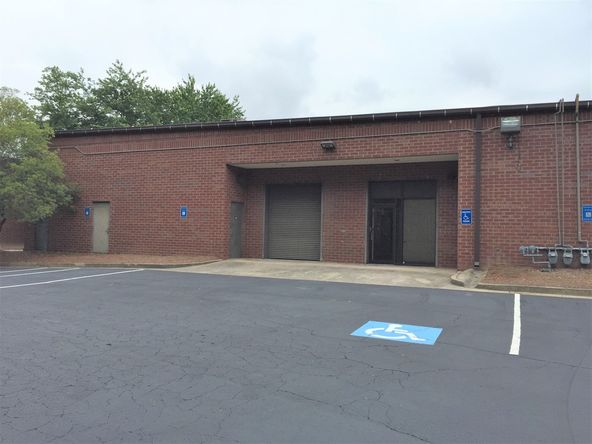 Atlanta West Business Center | 2,383 - 31,640 SF: 3201 Atlanta Industrial Pkwy NW, Atlanta, GA 30331